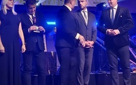 osoby stojące 