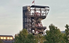 szyb g&oacute;rniczy