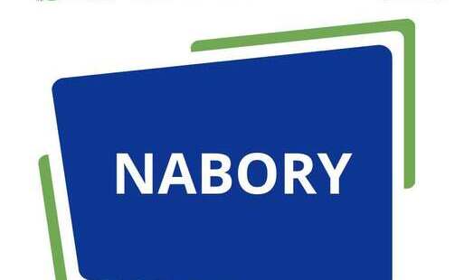 na niebieskim tle napis biały nabory